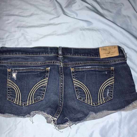 Ripped hollister shorts - Picture 2 of 4